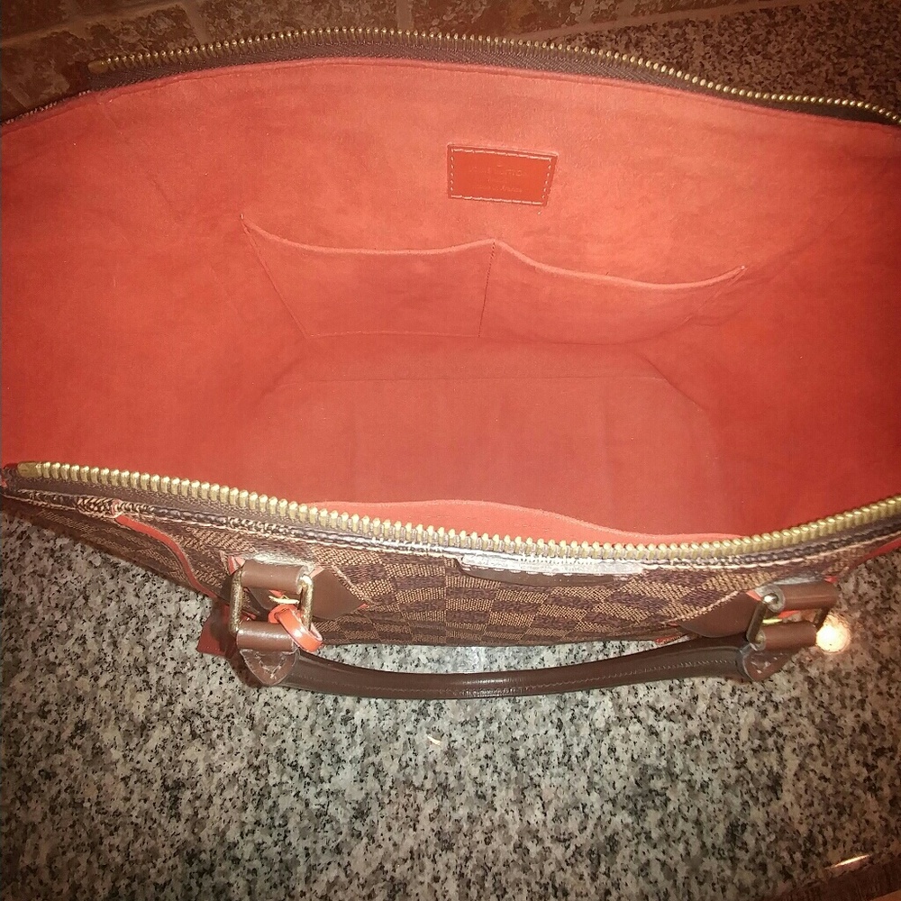Handbag - Picture 2 of 8